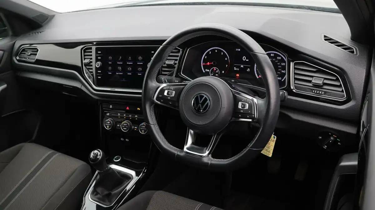 2021-volkswagen-t-roc-10-tsi-black-edition-110ps-big-9