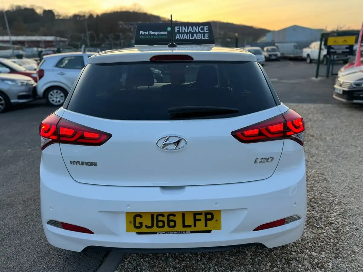 2016-hyundai-i20-10-premium-100ps-big-45