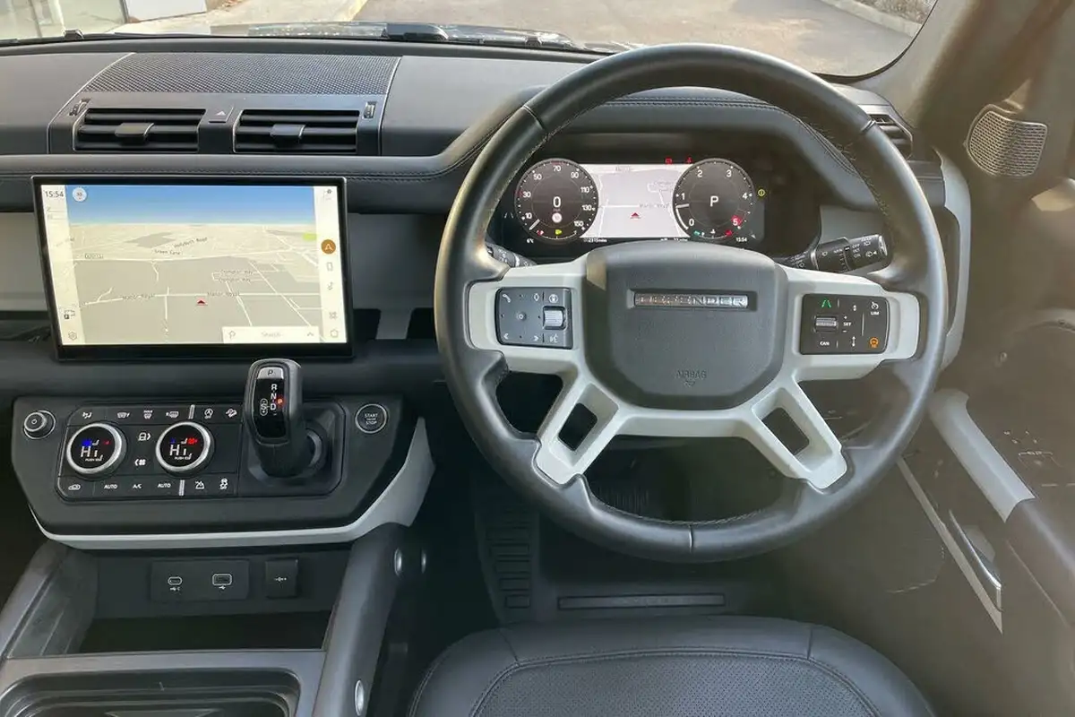 2024-land-rover-90-defender-30-d250-hse-big-18