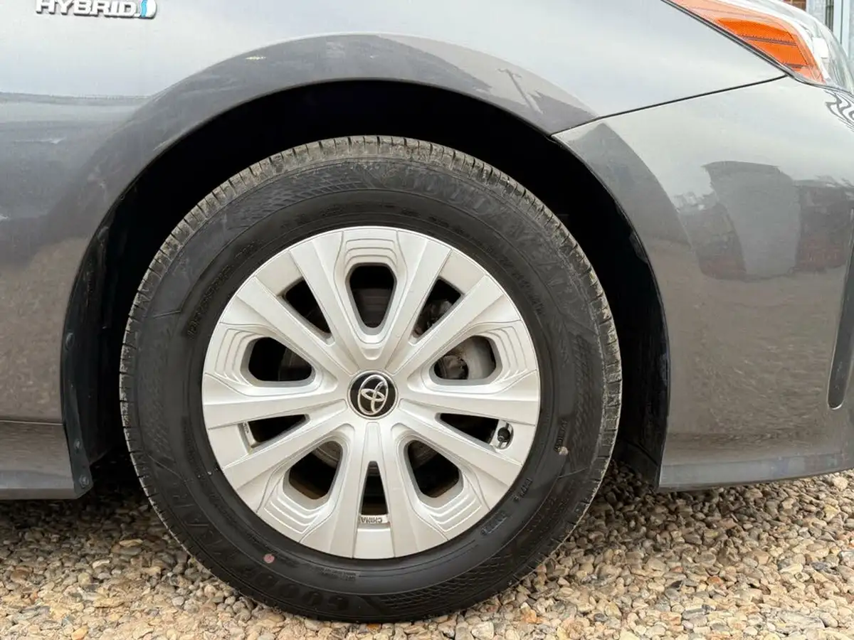 2019-toyota-prius-big-15