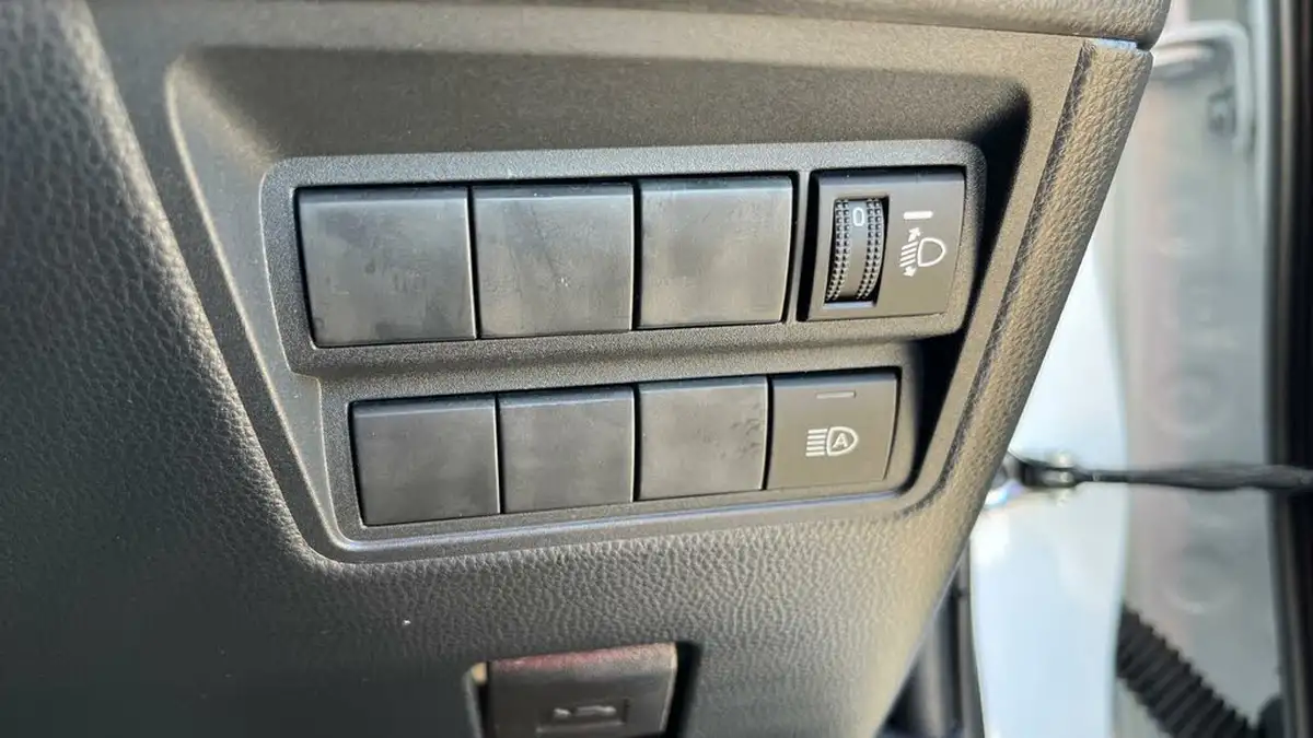 2023-toyota-yaris-15-vvt-i-design-big-19