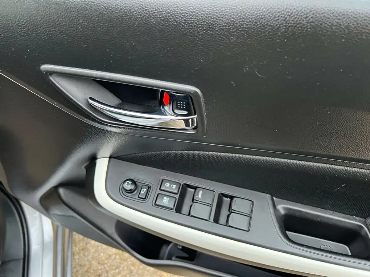 2017-suzuki-swift-10-boosterjet-sz5-shvs-big-25