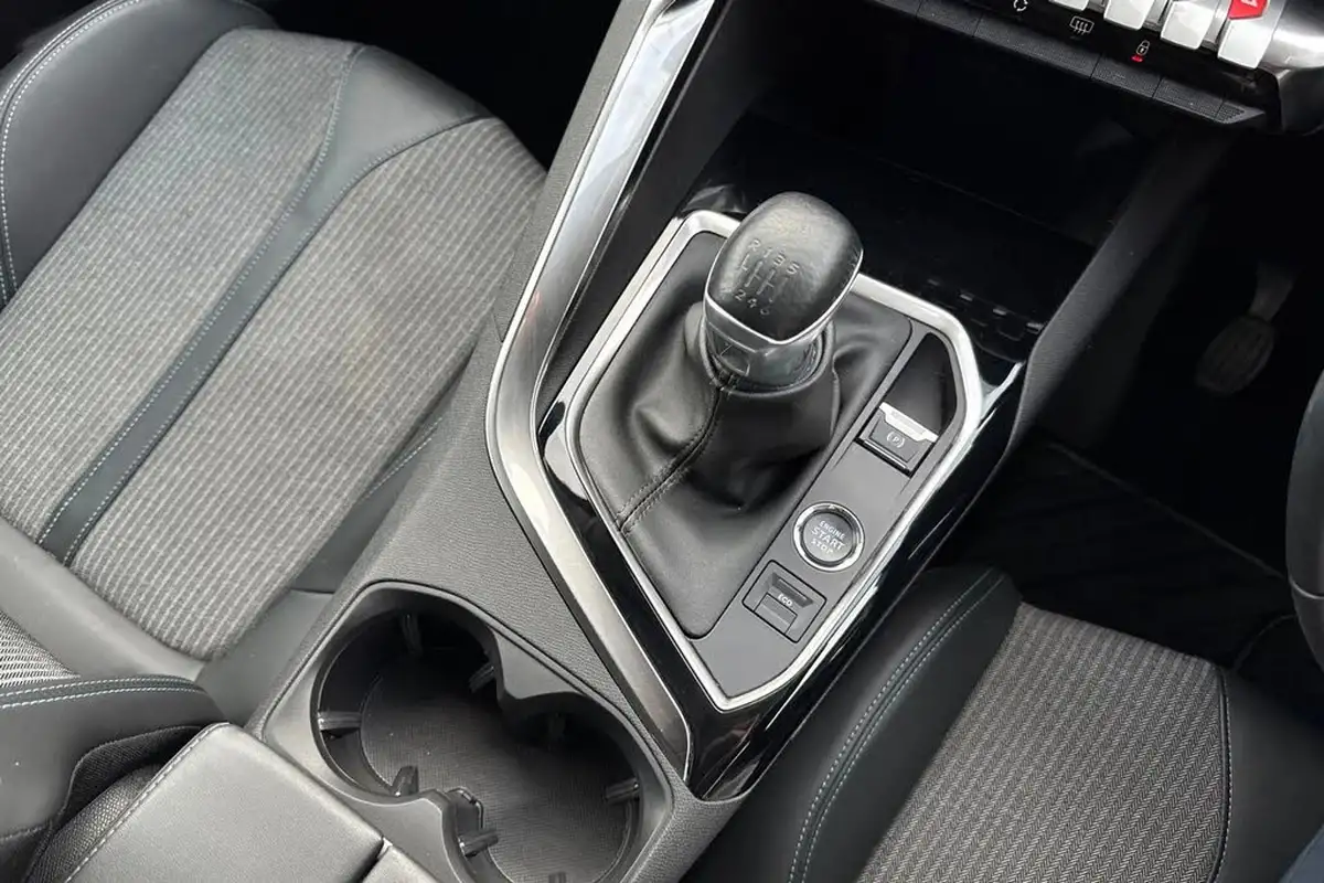2021-peugeot-3008-suv-12-puretech-allure-premium-big-22