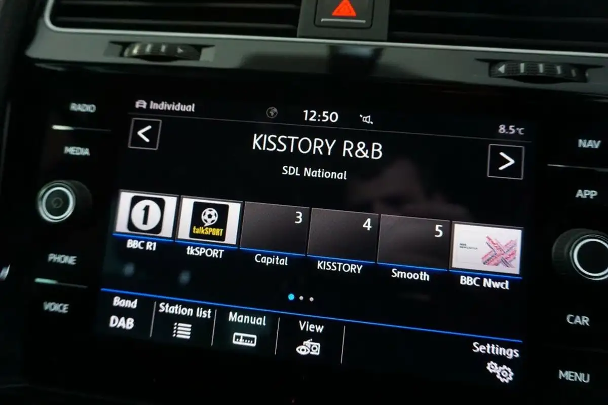 2018-volkswagen-golf-20tdi-gtd-hatchback-5d-big-28