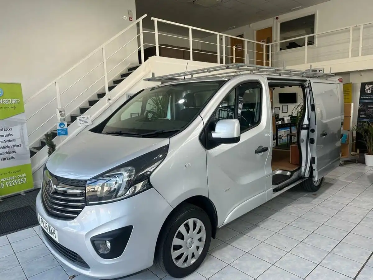 2015-vauxhall-vivaro-16cdti-sportive-2700-ecoflex-l1h1-120ps-big-6