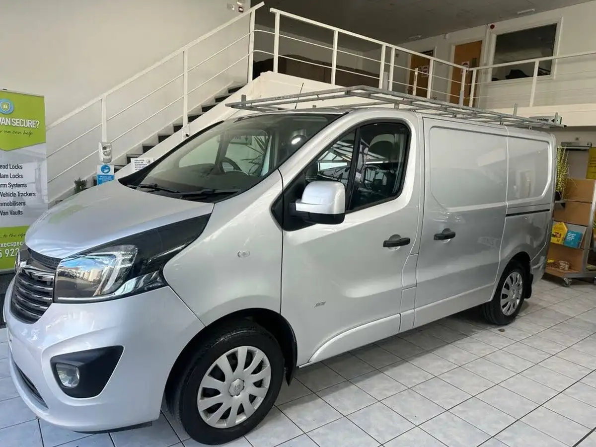 2015-vauxhall-vivaro-16cdti-sportive-2700-ecoflex-l1h1-120ps-big-45