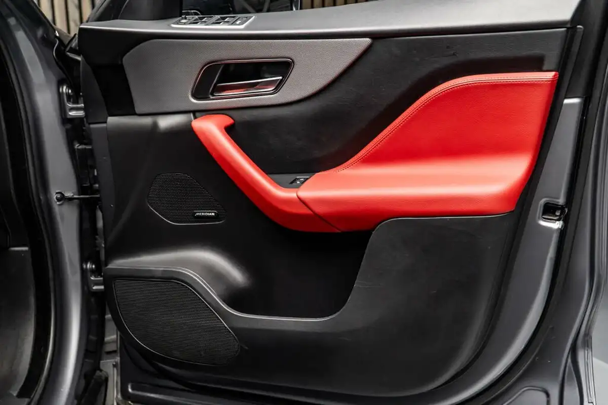 2019-jaguar-f-pace-20-i4d-chequered-flag-180ps-big-30