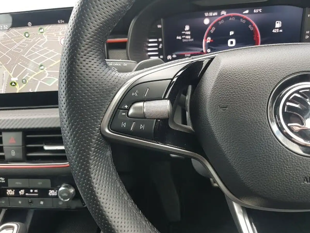 2024-skoda-kamiq-10-tsi-monte-carlo-116ps-dsg-big-17