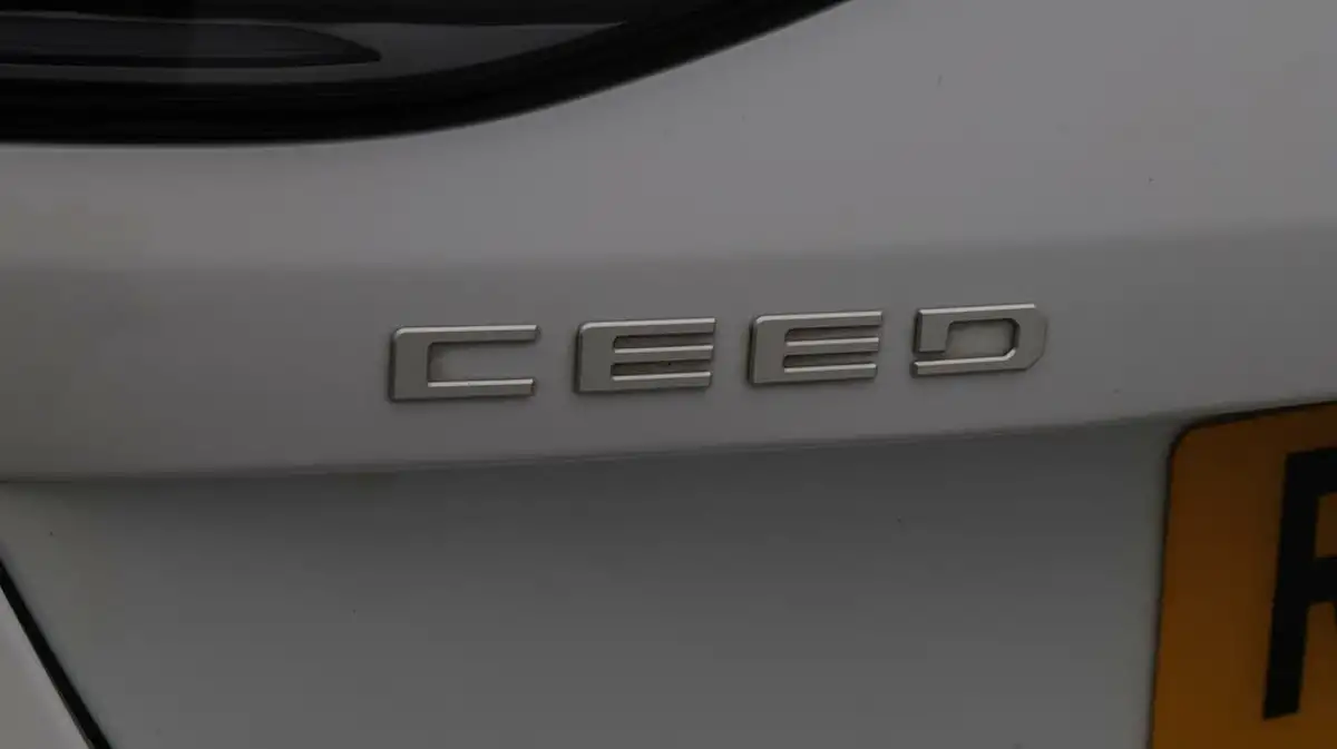 2022-kia-ceed-15-t-gdi-gt-line-big-20