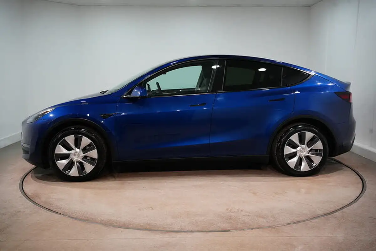 2022-tesla-model-y-e-long-range-big-5
