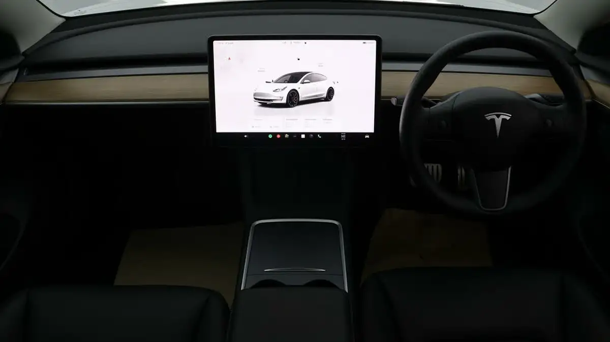 2022-tesla-model-3-e-performance-big-12
