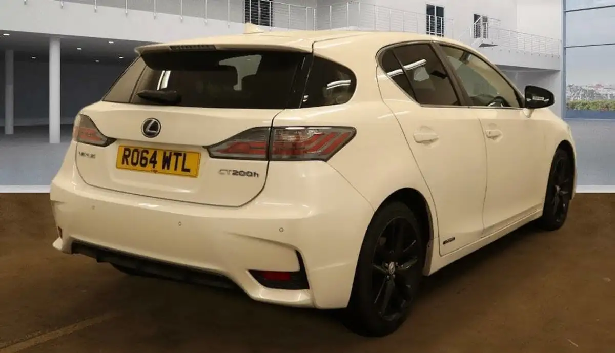 2014-lexus-ct-200h-18-advance-big-3