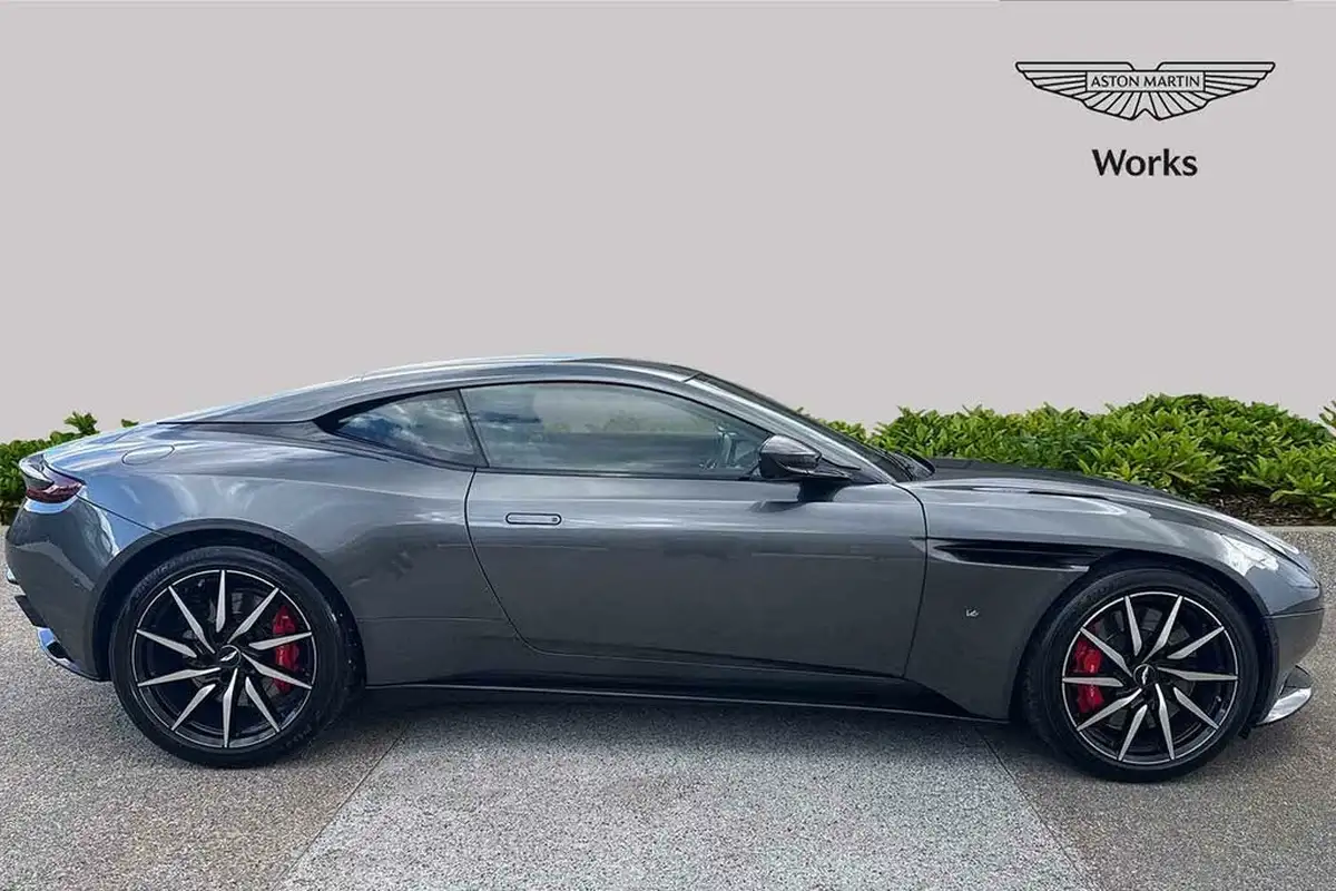 2017-aston-martin-db11-52-v12-launch-edition-big-15