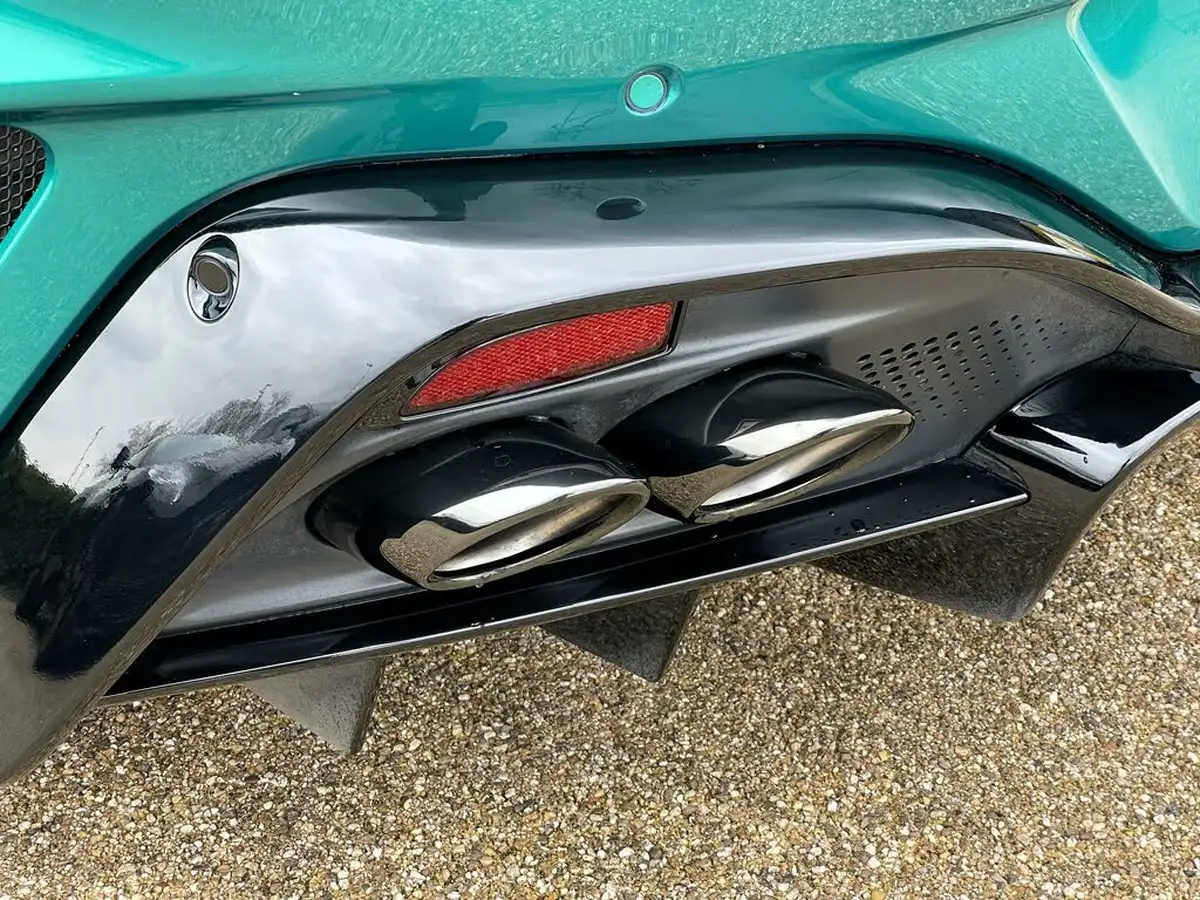 2025-aston-martin-vantage-40-v8-vantage-coupe-auto-big-12