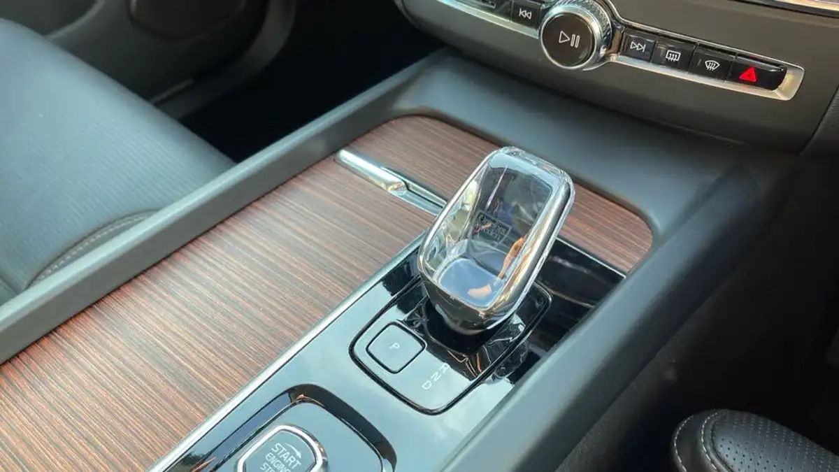 2024-volvo-xc60-20-b5-ultimate-big-13