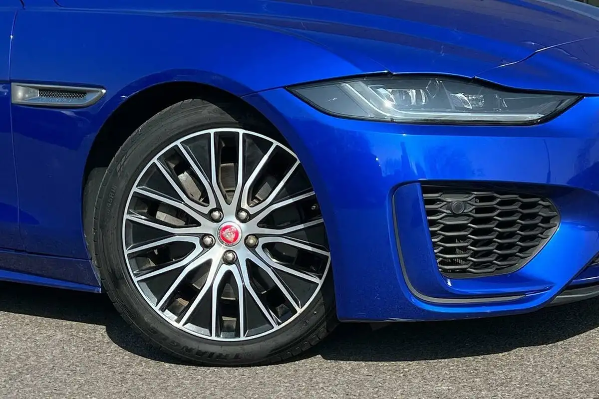 2020-jaguar-xe-20i-r-dynamic-s-250ps-big-7