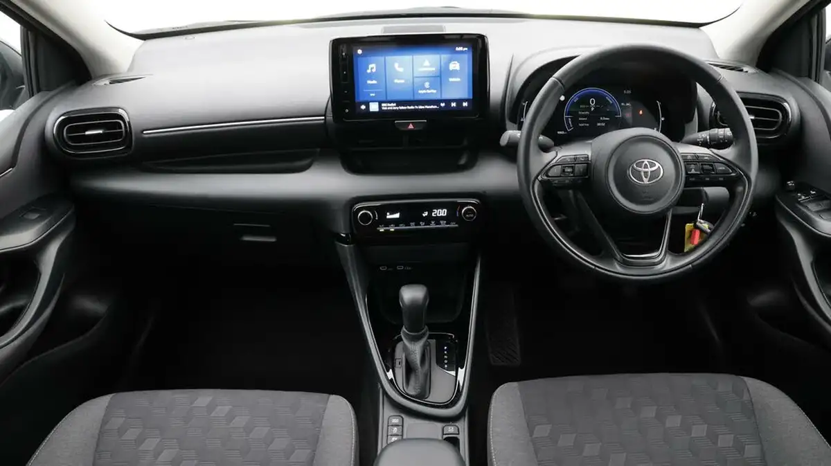 2024-toyota-yaris-15-vvt-i-design-big-13