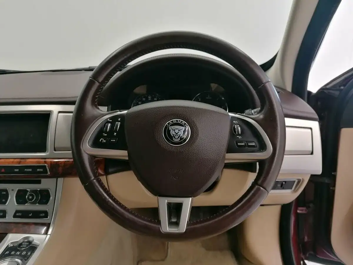 2014-jaguar-xf-22td-premium-luxury-200ps-saloon-4d-big-8