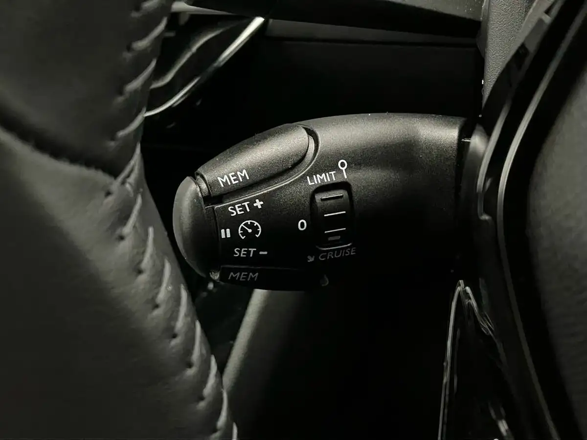 2023-peugeot-2008-suv-12-puretech-allure-big-27