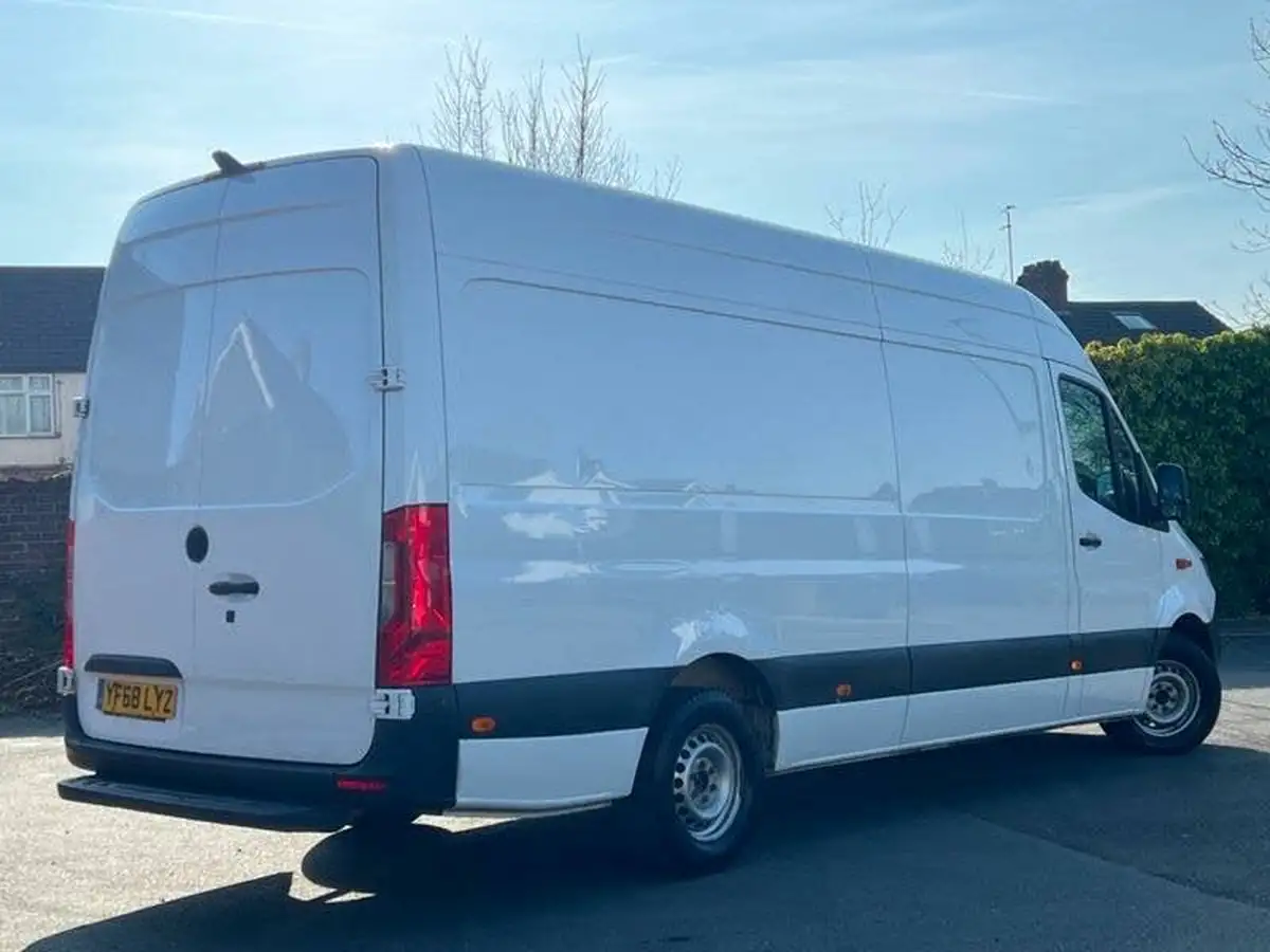 2018-mercedes-benz-sprinter-21cdi-311-l2h1-panel-van-rwd-eco-gear-360-big-8