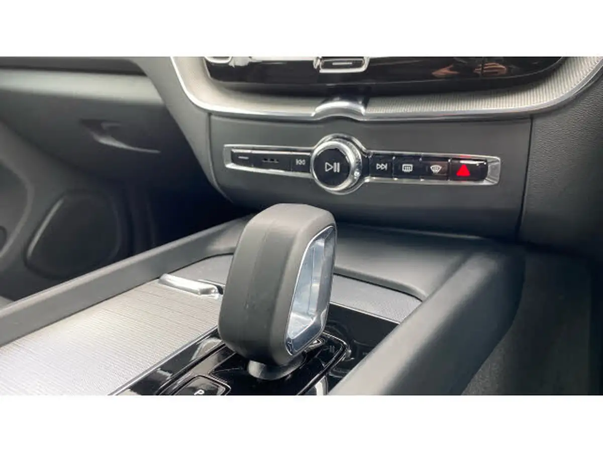 2024-volvo-xc60-20td-b4-plus-big-13