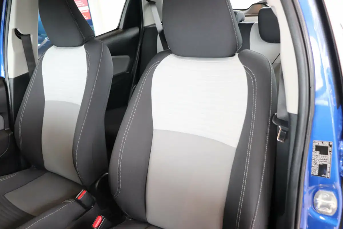 2017-toyota-yaris-15-vvt-i-icon-navi-hybrid-big-35