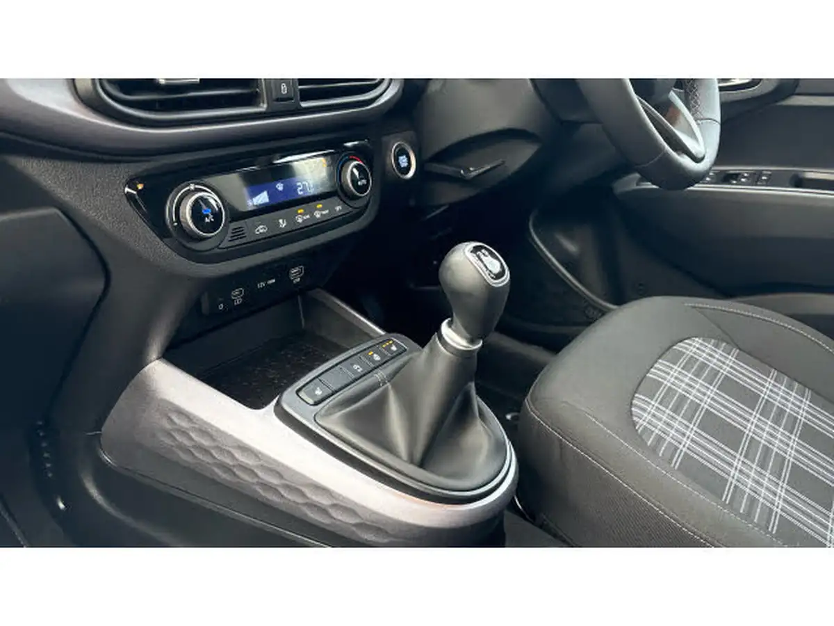 2024-hyundai-i10-12-premium-79ps-big-12