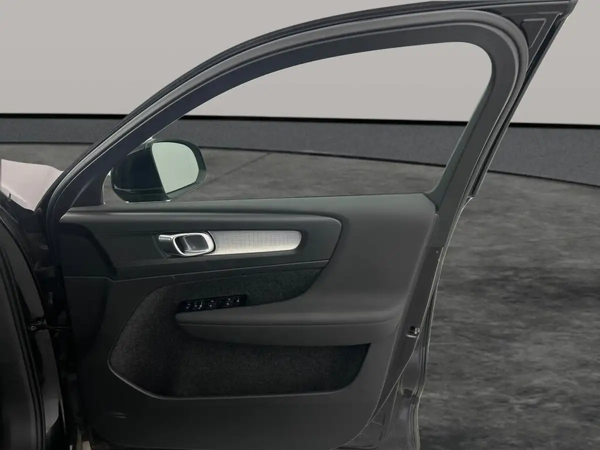 2022-volvo-xc40-15-t4-inscription-expression-big-19