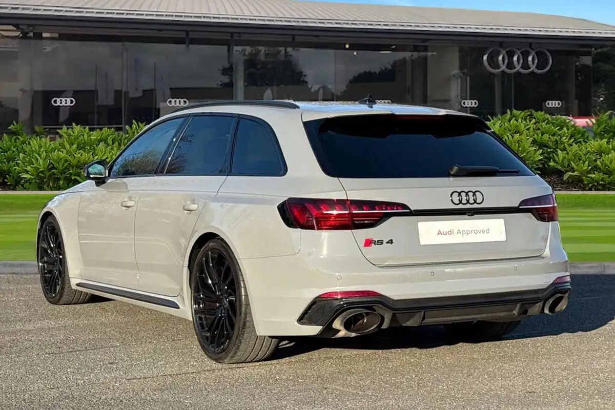 2024-audi-rs4-avant-29-tfsi-carbon-black-big-1
