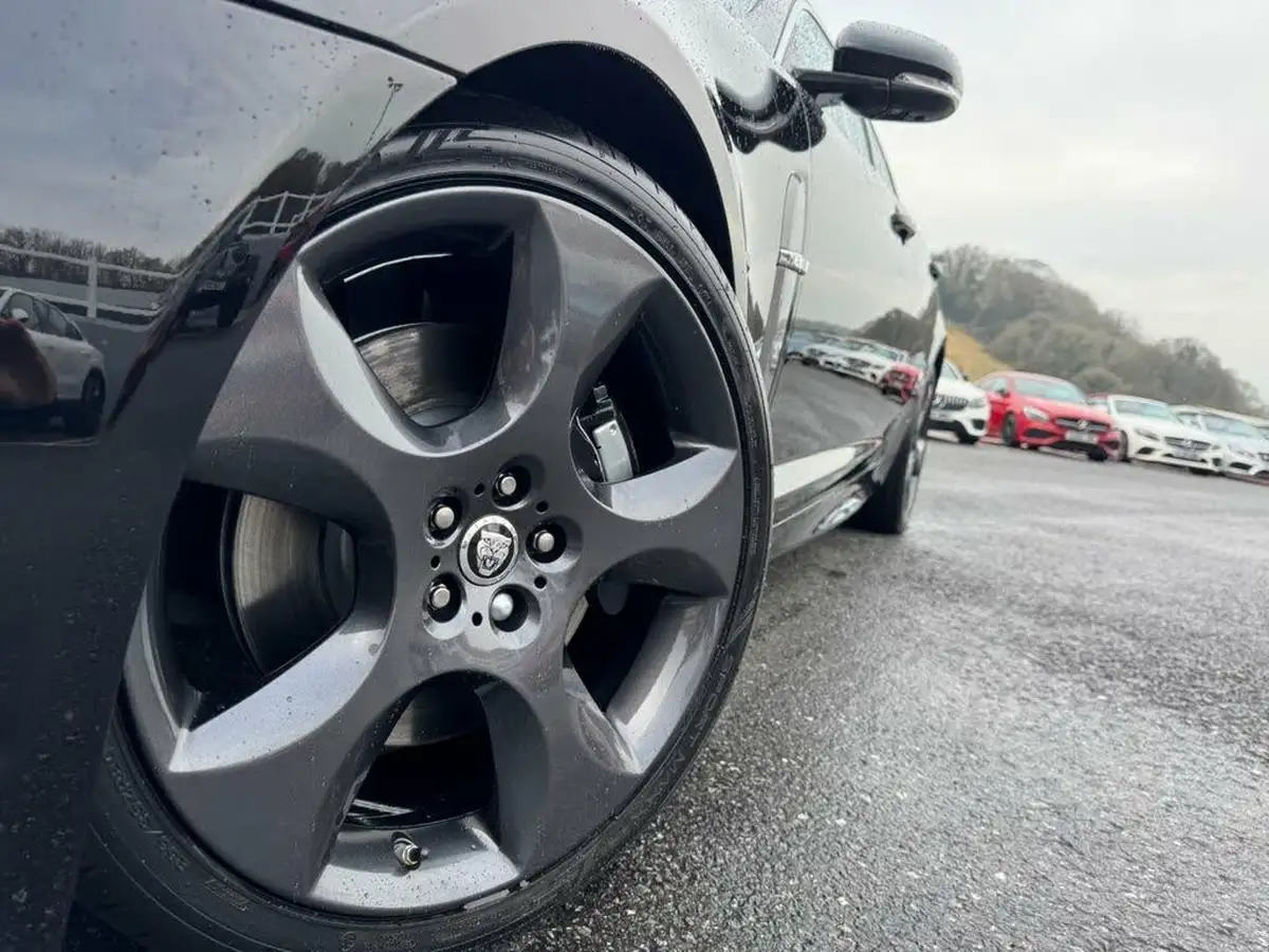 2011-jaguar-xf-30td-s-portfolio-big-27