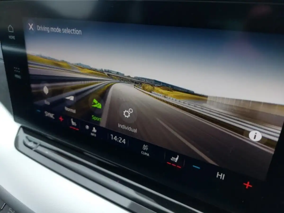 2023-skoda-octavia-20tdi-se-l-150ps-hatchback-dsg-big-12