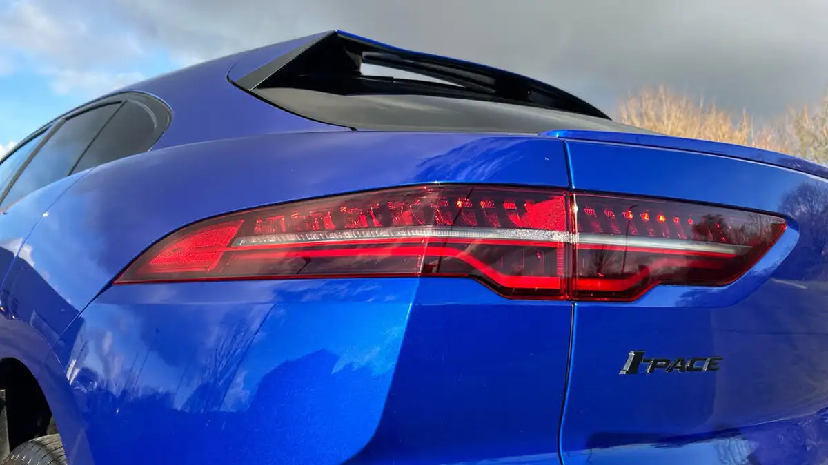 2021-jaguar-i-pace-ev400-black-big-18