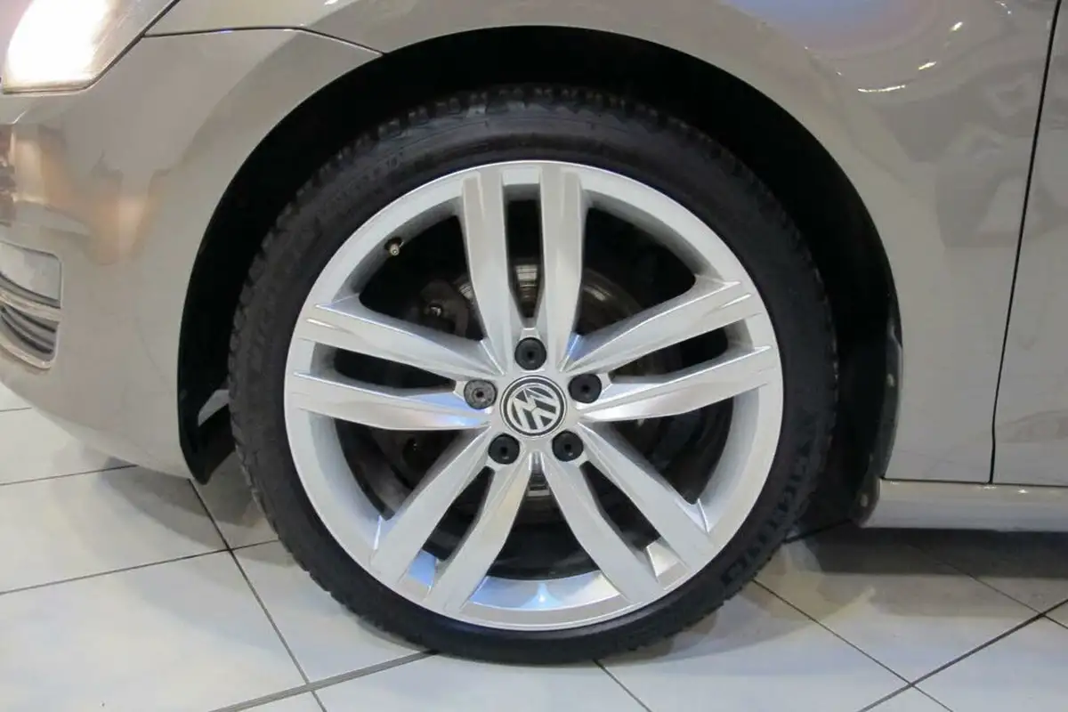 2016-volkswagen-golf-20tdi-gt-edition-5d-dsg-big-44