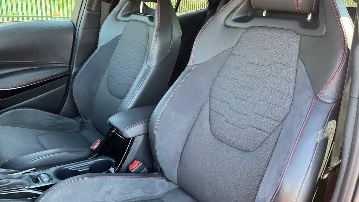 2019-toyota-corolla-20-vvt-i-excel-trk-hatchback-big-32