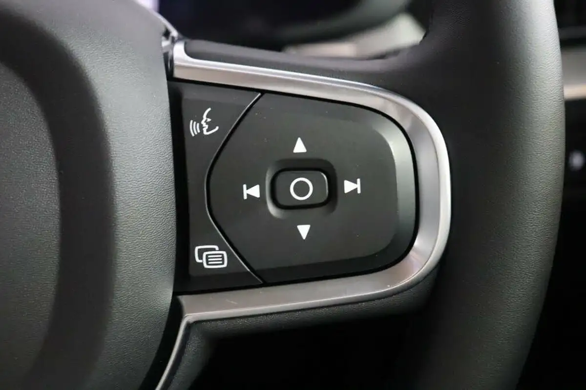 2022-volvo-xc60-20-b5-core-big-27
