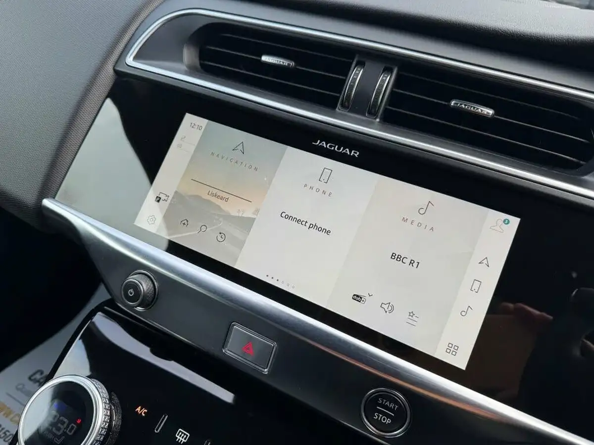 2023-jaguar-i-pace-ev400-black-big-36
