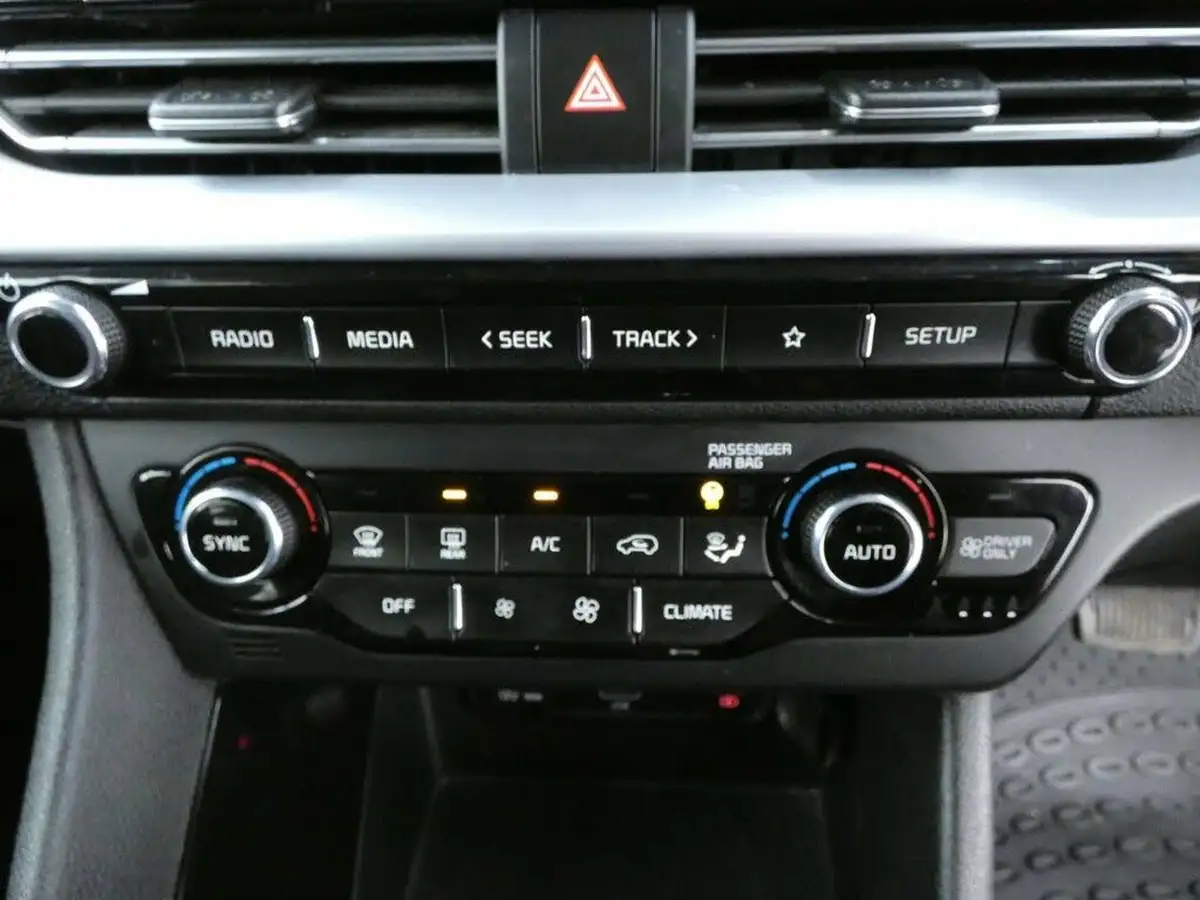 2020-kia-niro-16-gdi-2-big-14