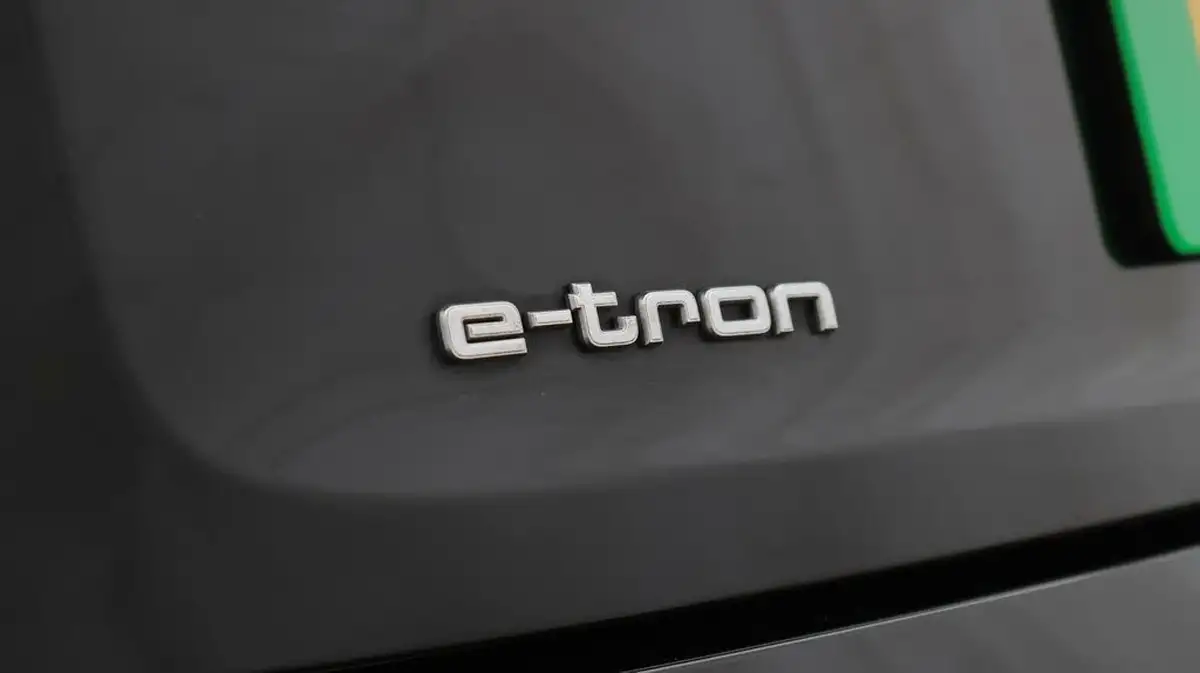2023-audi-e-tron-55e-s-line-sportback-big-21