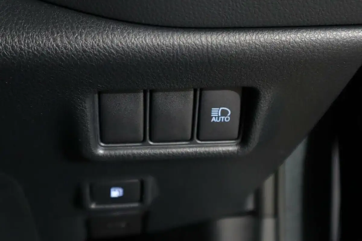 2021-toyota-c-hr-18-vvt-i-icon-big-24