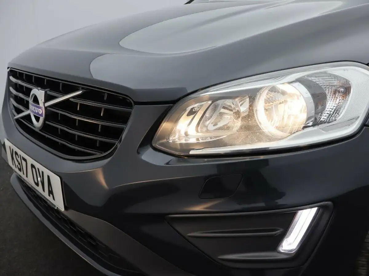 2017-volvo-xc60-20td-d4-r-design-nav-big-13