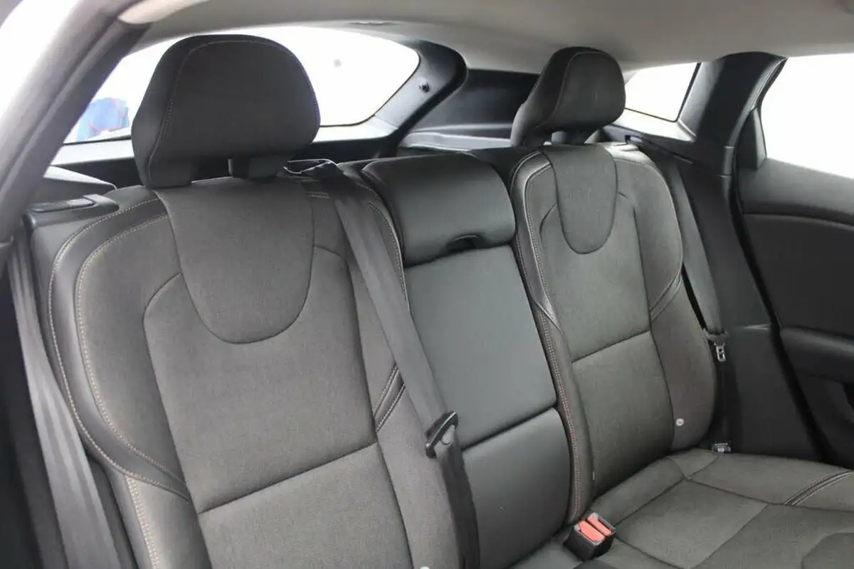 2013-volvo-v40-20td-d3-cross-country-se-big-25