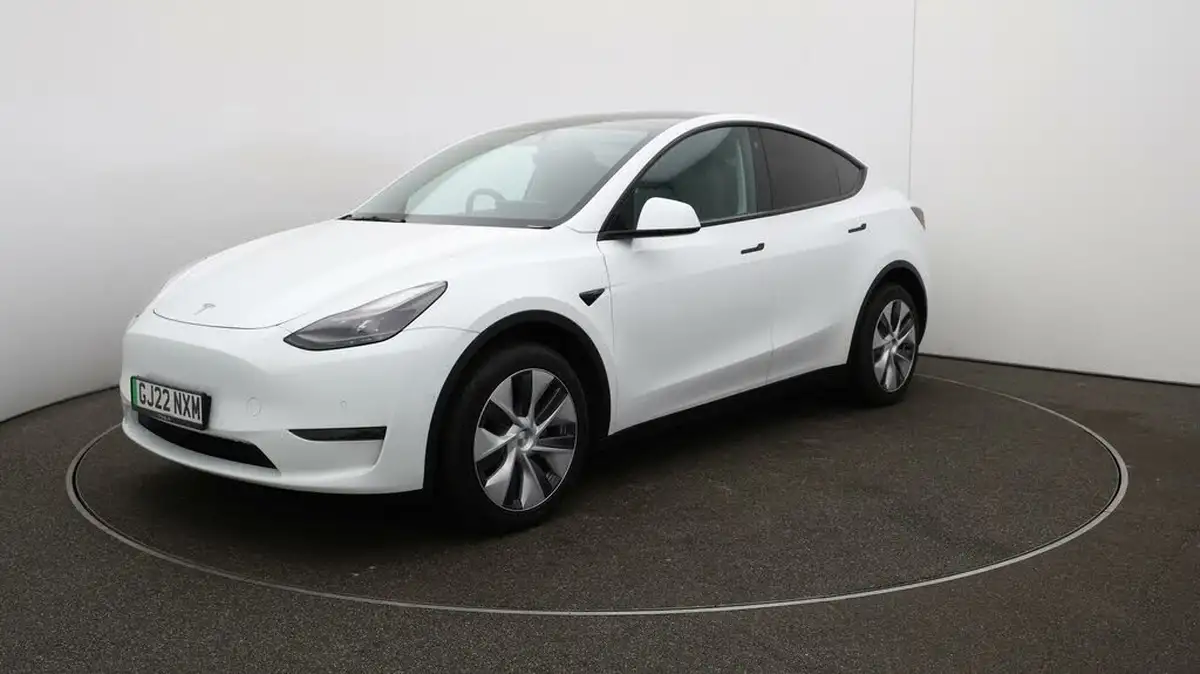 2022-tesla-model-y-e-long-range-big-3