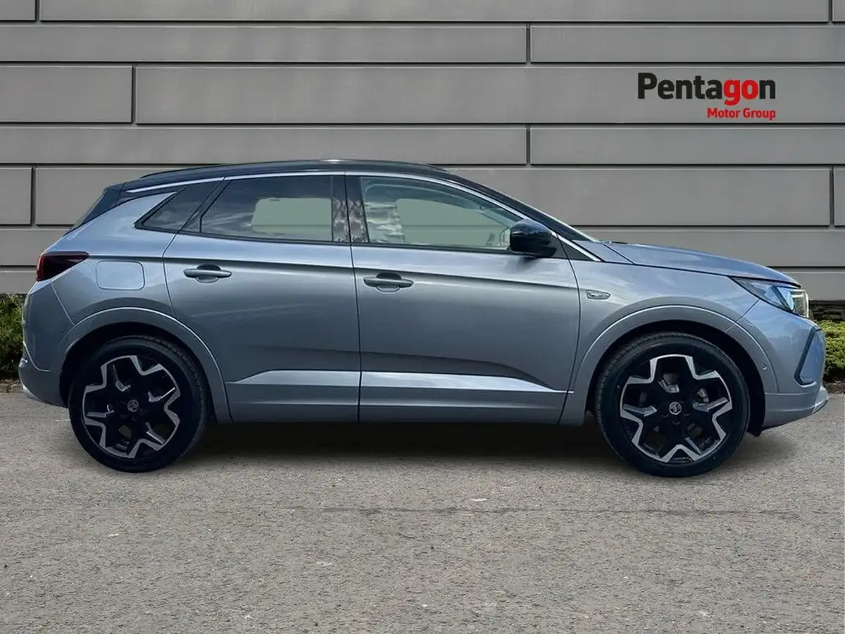 2022-vauxhall-grandland-12-elite-big-10