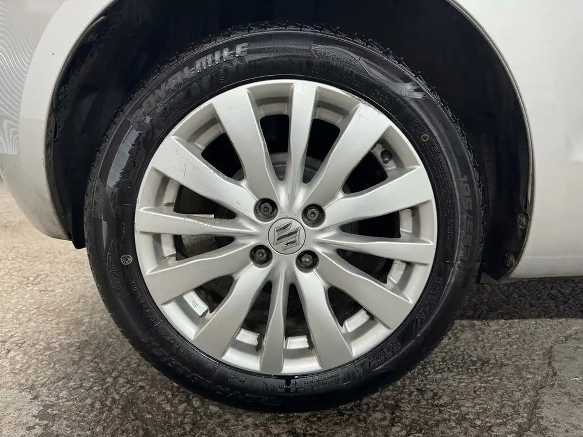 2013-suzuki-swift-12-sz3-93bhp-3d-big-15