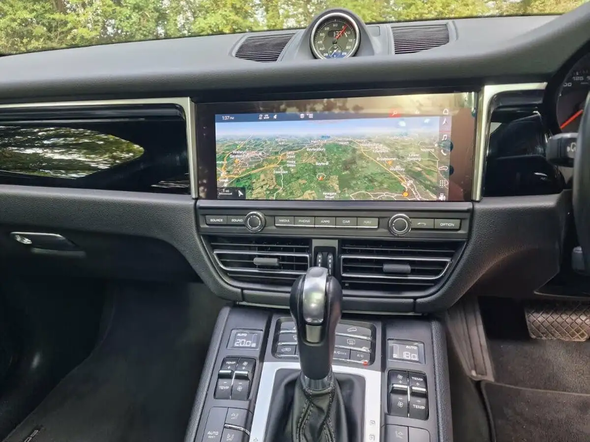 2020-porsche-macan-30-v6-s-big-35