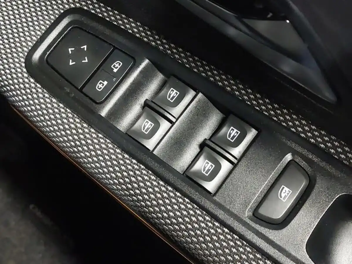 2022-dacia-sandero-stepway-10-tce-comfort-90bhp-big-18