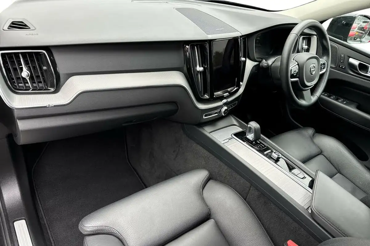 2022-volvo-xc60-20td-b4-plus-big-1