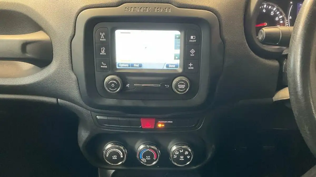 2015-jeep-renegade-14-multiair-ii-longitude-big-10