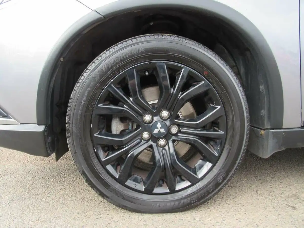 2019-mitsubishi-outlander-20-black-big-6