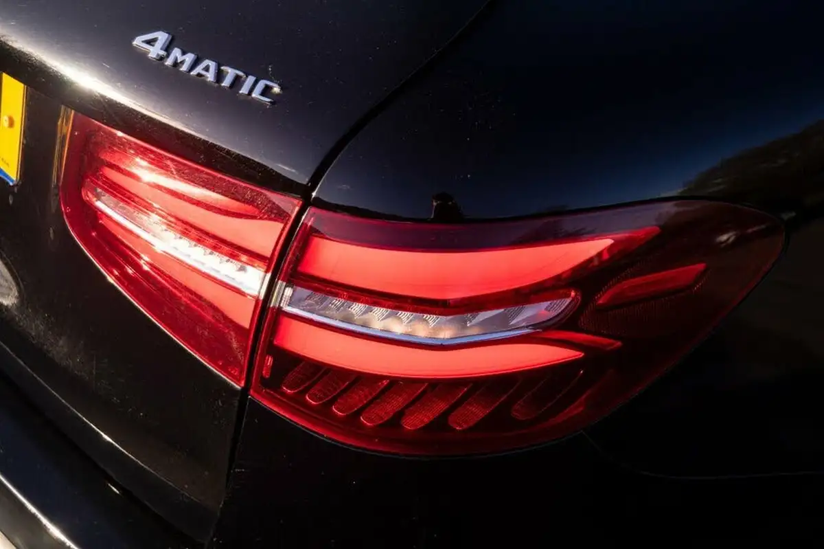 2018-mercedes-benz-glc-class-21d-glc220d-urban-edition-big-42